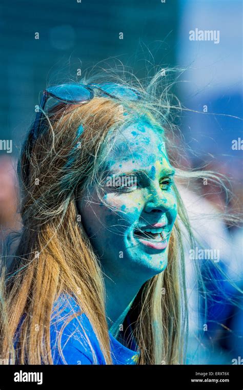 The Color Run Reykjavik Iceland Happiest 5k Run On The Planet This Was The First Color Run