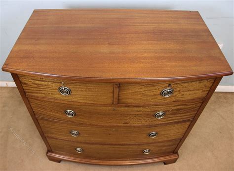 Antique Bow Front Chest Of Drawers - Antiques Atlas