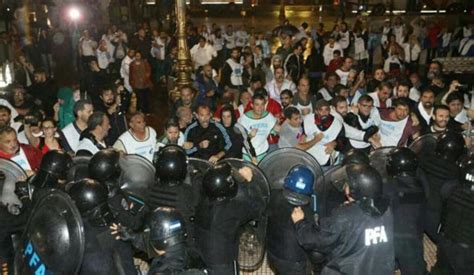 Amplio Repudio A La Represi N Policial Contra Los Docentes Frente Al