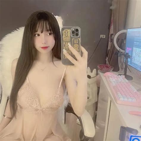 H Nh Nh G I M C Bikini G I C M V I Phong C Nh Tuy T P