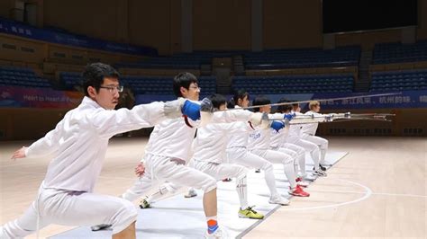 “飛碟”迎劍客 揚眉劍出鞘