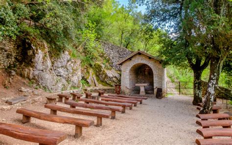 Il Parco Del Monte Subasio In Umbria Italia It