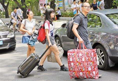 新生报到：“扫一扫”新生到校凤凰资讯