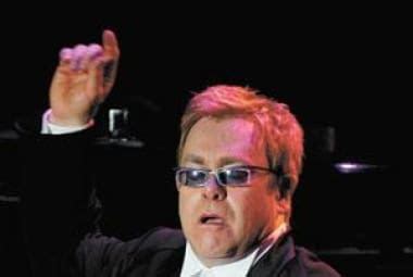 Elton John Diz Que Jesus Era Gay E Gera Pol Mica O Tempo