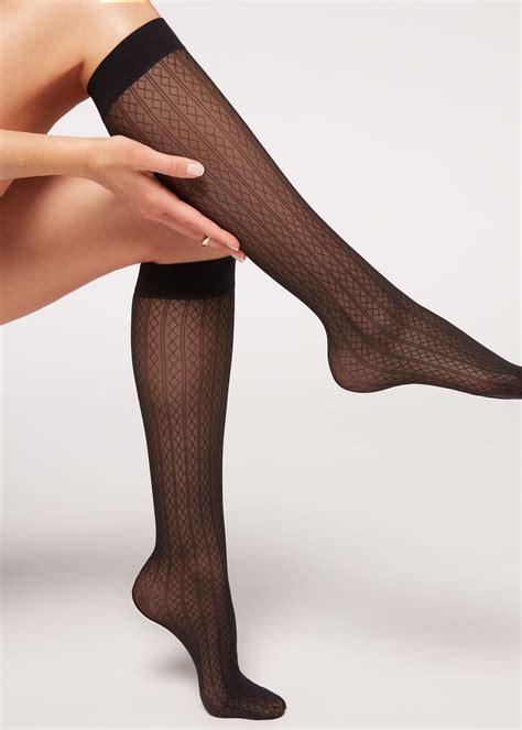 Kaufen Sie lange Basic- und gemusterte Socken bei Calzedonia