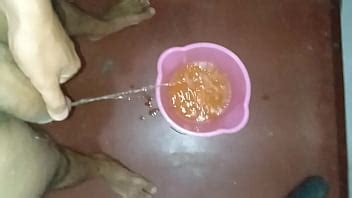 Que difícil es orinar con la verga dura XVIDEOS