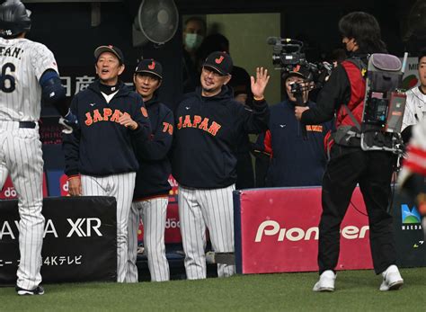 Wbc投手コーチ兼ロッテ監督、吉井理人57歳はどんな“働き方”をしている？「朝からロッテコーチ陣とオンライン会議」「深夜に映像チェック」 侍ジャパン プロ野球 Number