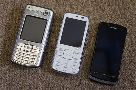 Nokia 700