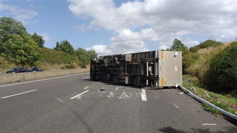 Pr S De Blois Apr S Un Accident Un Poids Lourd Se Couche Sur La