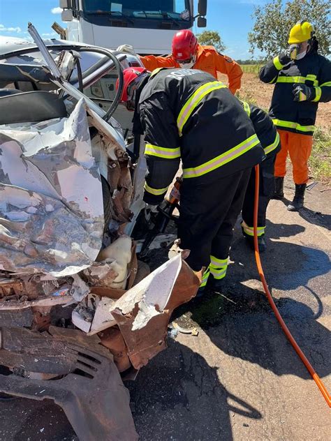 Casal De Idosos Morre Em Acidente Envolvendo Carro E Caminh O Pr Ximo A