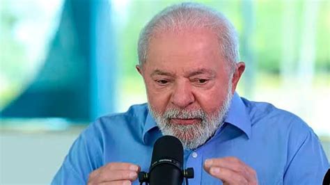 Após derrotas no Congresso Lula se reúne líderes do governo em