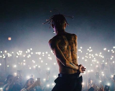 Watch Lil Skies Perform Red Roses In Chicago Pigeonsandplanes