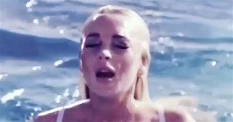 Lindsay Lohan Turns Buxom Bikini Babe In EYE POPPING Video Daily Star