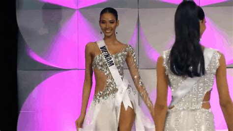 Phi Thanh Vân mặc bikini đỏ rực khoe dáng đẹp như tranh Hoàng Thùy diện váy xuyên thấu Phong