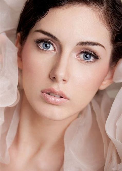 40 Soft And Romantic Wedding Makeup Looks For Fair Skin Fair Skin Makeup Natural Wedding