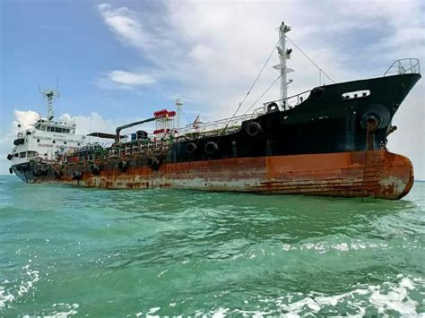 Maritim Menahan Kapal Tangki Berlabuh Tanpa Kebenaran Caridotmy