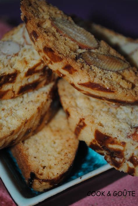 Feqqas biscuits croquant aux amandes graines de sésame et à l anis