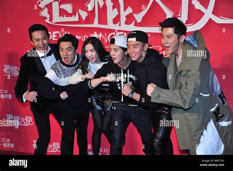 Von Links Chinesische Schauspieler Deng Chao Wirft Mit Hong Kong