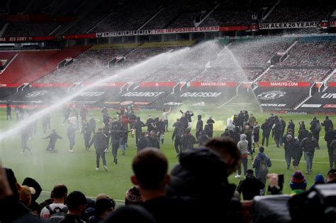 Man United-Liverpool match postponed after fans storm pitch | Inquirer Sports