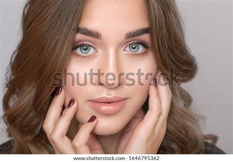 2 Thousand Nude Eyeliner Royalty Free Images Stock Photos Pictures Shutterstock