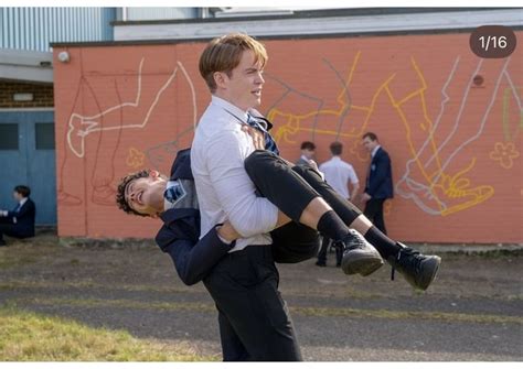 Pin by 𝒜𝒾𝓇 on Heartstopper Alice book Cute gay couples Cute gay