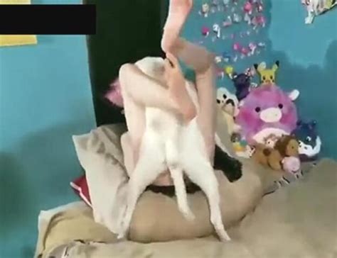 無修正獣姦 立ったまま犬にクンニさせる女性 XeroPorn SexiezPicz Web Porn