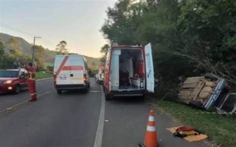 Mulher morre e três pessoas ficam feridas em acidente de trânsito na RS