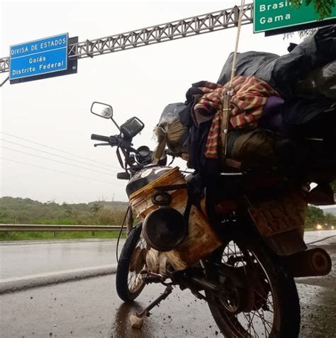 Casal Que Percorria O Brasil De Moto Fica Gravemente Ferido Em Colis O