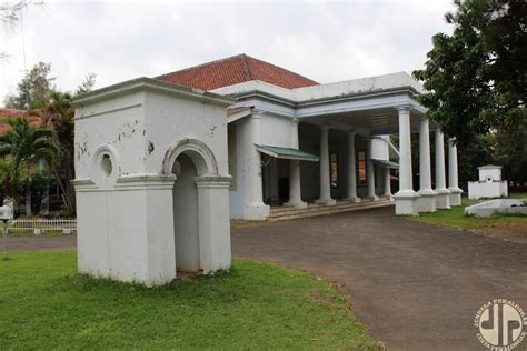 Gedung Karesidenan Pekalongan Kotomono Co