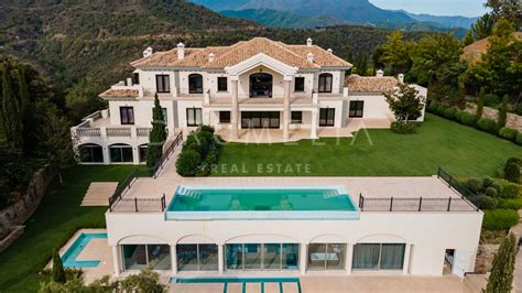 Majestic Mansion House With Stunning Views Of The Sea And The Mountains