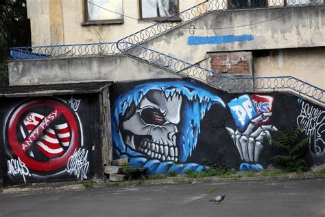 Kibicowskie Graffiti W Krakowie Czyli Wis A Cracovia I Hutnik Na