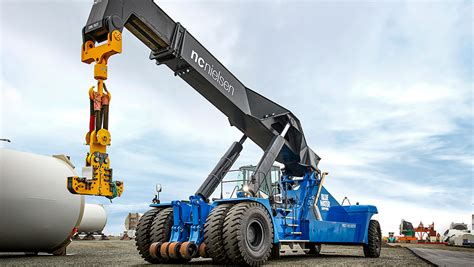 World S Largest Reach Stacker Capable Of Lifting Tons