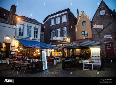 Bruges nightlife hi-res stock photography and images - Alamy