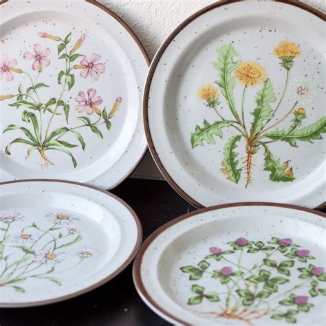 Ceramic plates flowers set of four botanical floral dishes | Etsy ...