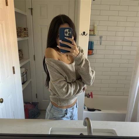 Off the shoulder sweater thrifted - Depop