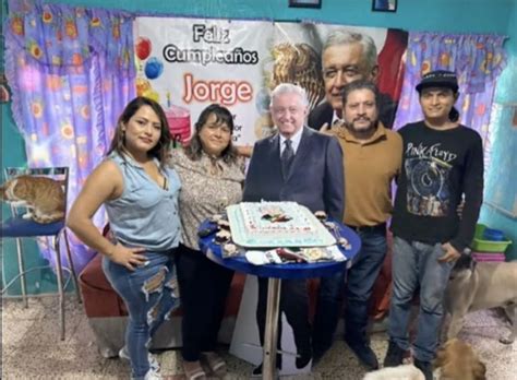 Mujer le hace fiesta a su papá con temática de AMLO se hace viral El