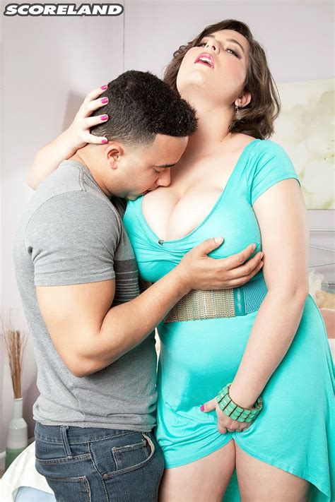 Busty And Booty Girl Alana Lace Getting Her Pussy Pumped Up Hard Photos