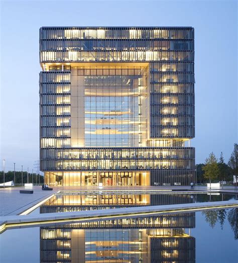 Foster Partners Models Apple Store Kyoto On Traditional Japanese Houses And Lanterns Artofit