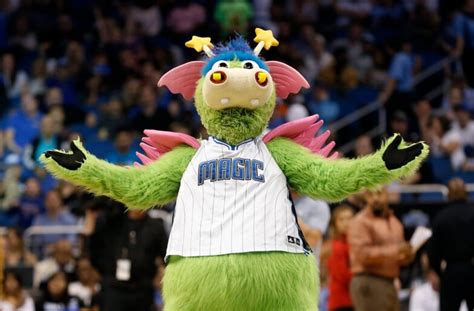 Magic mascot renews rivalry with Robin Lopez | NBA.com