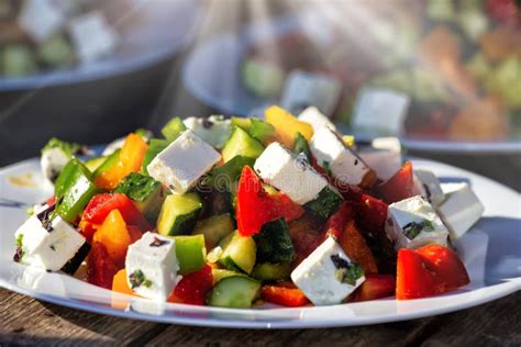 Salada Grega Do Pepino Fresco Do Tomate Da Pimenta Doce Da Alface