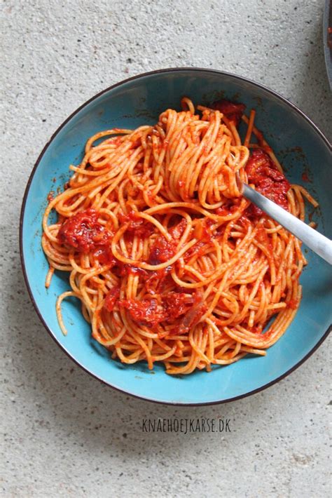 Pasta Med Karamelliserede L G Og Solt Rret Tomat