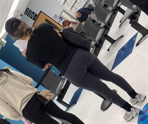 Fine Ass Slim Latina Milf Spandex Leggings Yoga Pants Forum