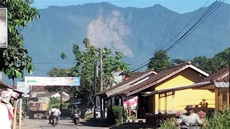 Longsoran Tanah Tebing Di Gunung Galunggung Kabupaten Tasikmalaya