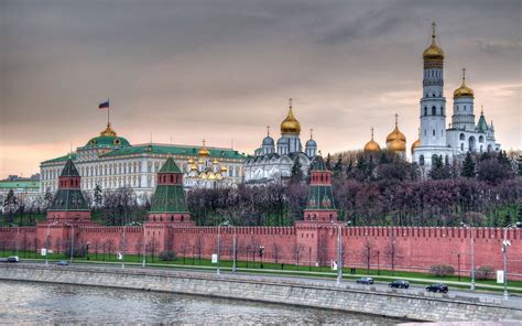 Moscow The Kremlin Wall And The Red Square Wallpaper Hd : Wallpapers13.com