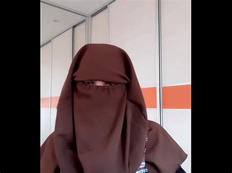 Ama De Llaves En Delantal Poni Ndose Niqab Xvideos