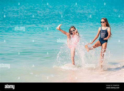 Junge M Dchen Bikini Fotos Und Bildmaterial In Hoher Aufl Sung Alamy