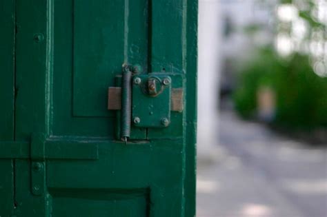 Free green door Photos & Pictures | FreeImages