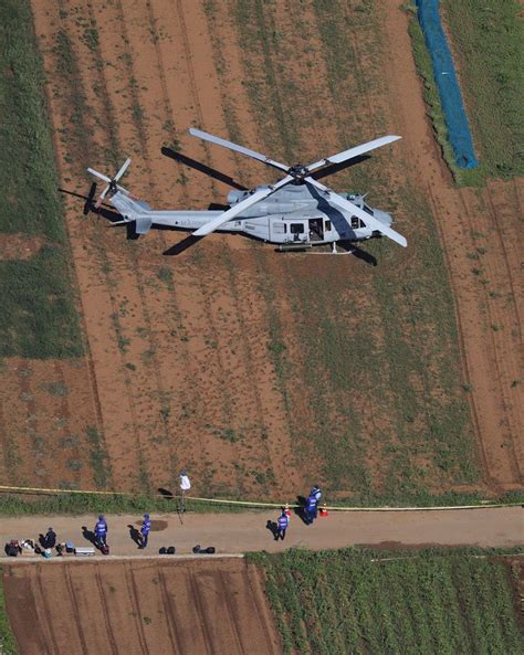 米軍ヘリ不時着 集落から120メートル 沖縄・津堅島 写真特集410 毎日新聞