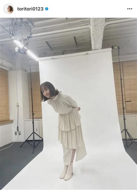 画像 “色気がたまらない”トリンドル玲奈、美デコルテから胸元あらわなvネックの姿に「新鮮な感じ」と反響2141 Webザテレビジョン