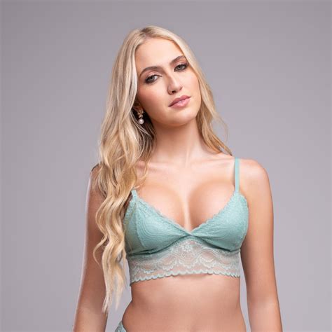 Click Chique Encontre a Lingerie Perfeita para Você Variedade de Modelos